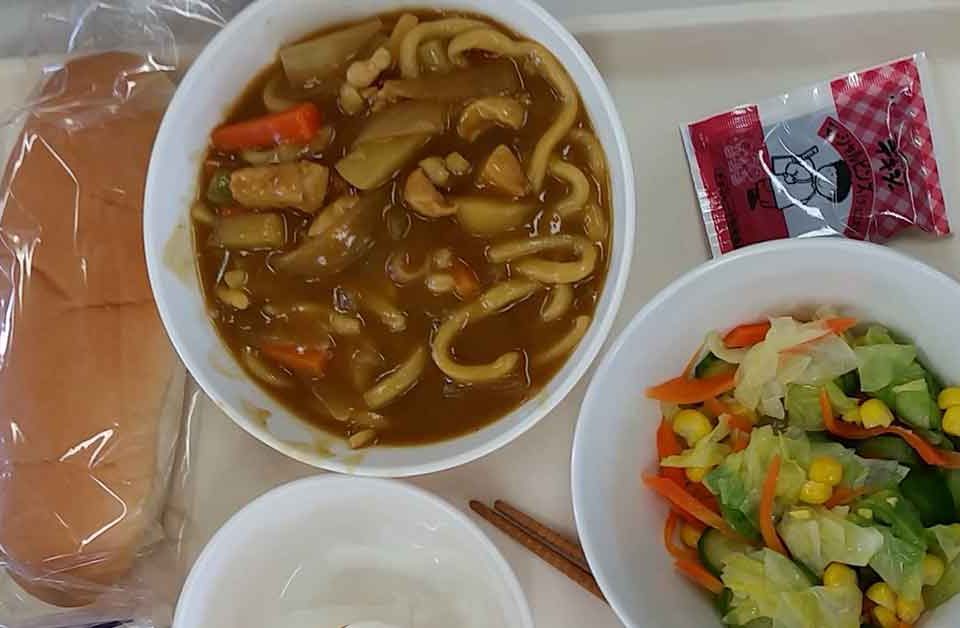 Menu Makan Siang di Kantin Sekolah Jepang